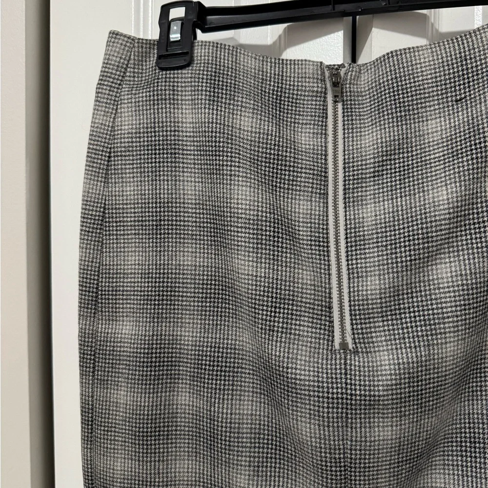 Banana Republic Gray Plaid Wool Skirt (Size 6) - Picture 4 of 6